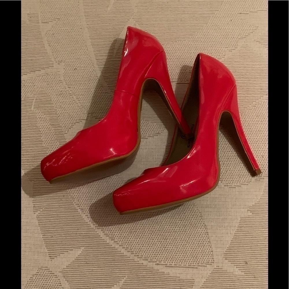 Shoes - Picture 3 of 8